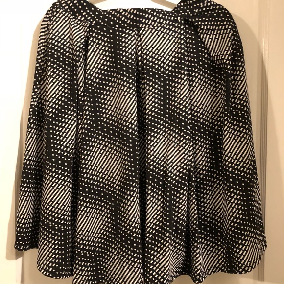 LuLaRoe Dresses & Skirts - LuLaRoe Medium Madison Skirt EUC